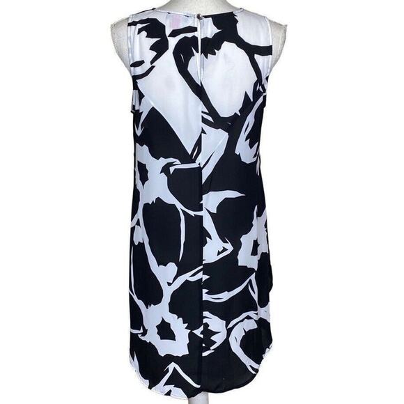 Vince Camuto Black & White Floral Small Hi-Lo Sleeveless Top - Picture 2 of 11